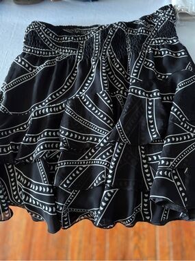 White House Black Market Black & White Ruffled Skirt